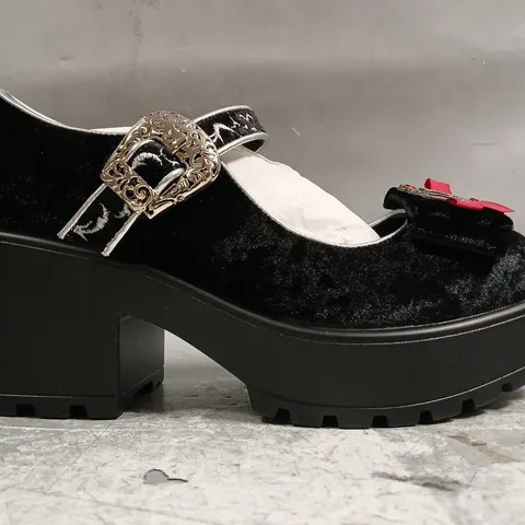 BOXED PAIR OF KOI TWILIGHT SAGA TIRA MARY JANE AND ALEC EDITION IN BLACK SIZE UK 5