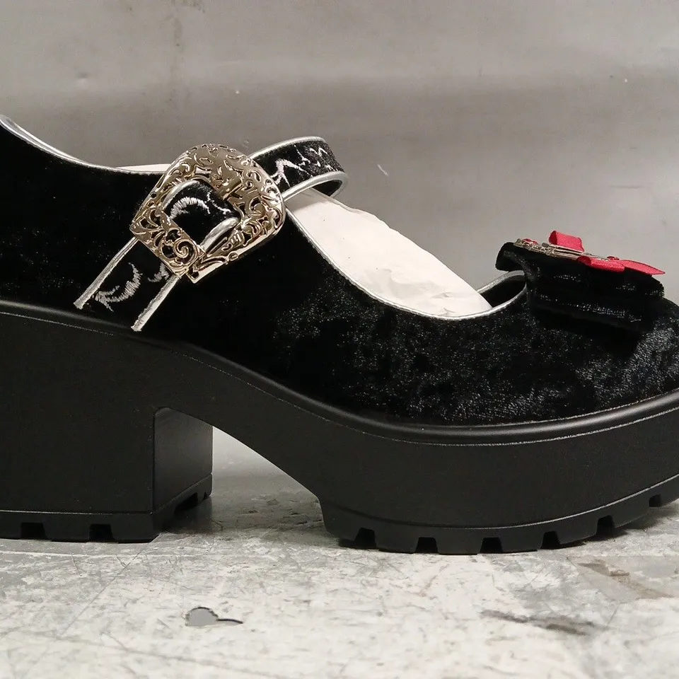 BOXED PAIR OF KOI TWILIGHT SAGA TIRA MARY JANE AND ALEC EDITION IN BLACK SIZE UK 5