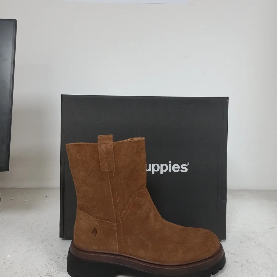 HUSH PUPPIES WOMEN'S TAN SUEDE ANKLE BOOT – SIDE ZIP, CHUNKY LUG SOLE EU 39