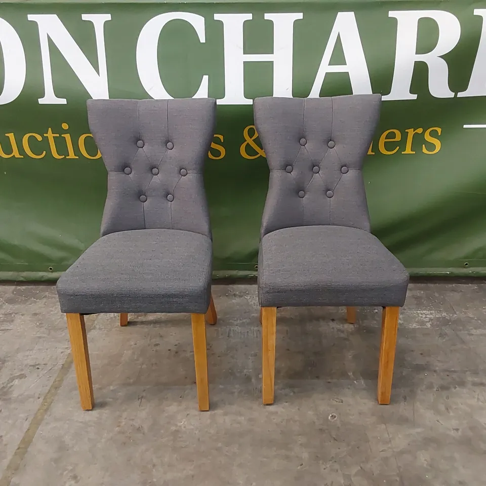 SET OF 2 BEWLEY SLATE GREY FABRIC BUTTON BACK DINING CHAIRS WITH OAK LEGS 