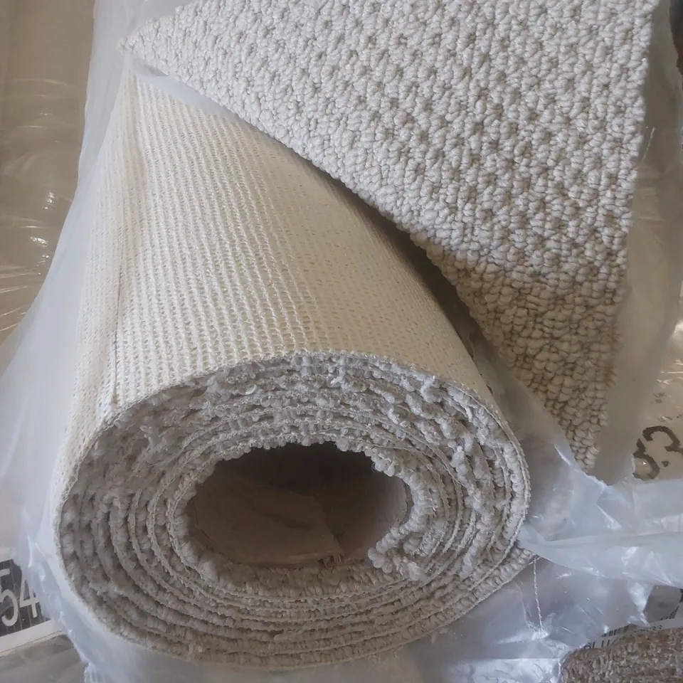 ROLL OF QUALITY DESIGNER STYLE BOUCLE LATTE CARPET // SIZE: APPROX 4 X 4m