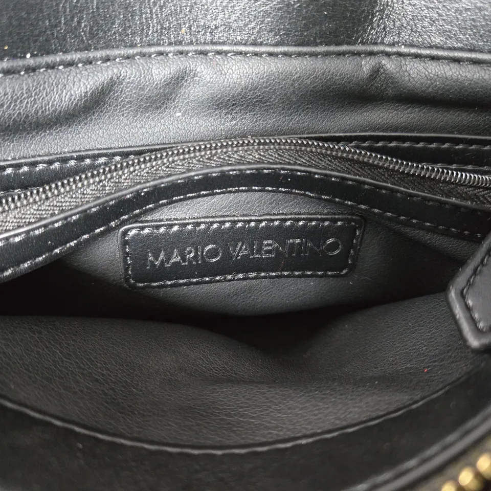 BLACK LEATHER SHOULDER BAG WITH CHEVRON STITCHING AND CHAIN STRAP (MARIO VALENTINO)