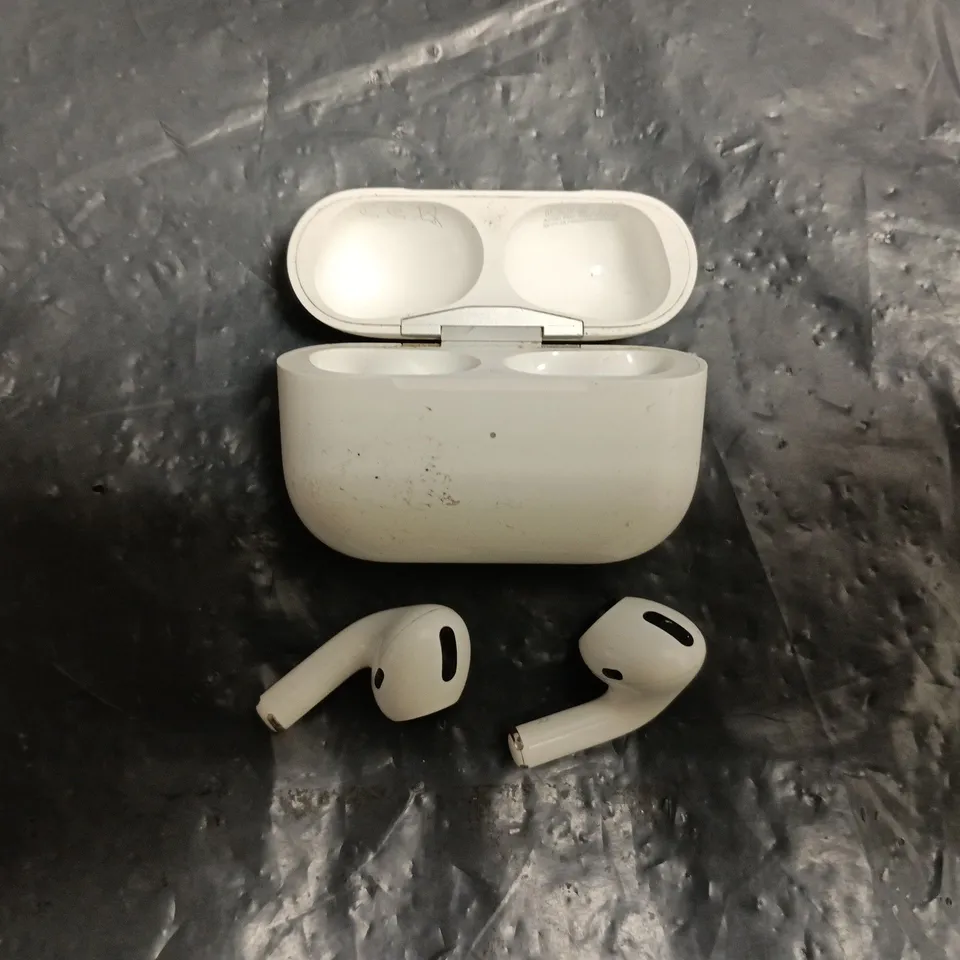 APPLE AIRPODS EARBUDS