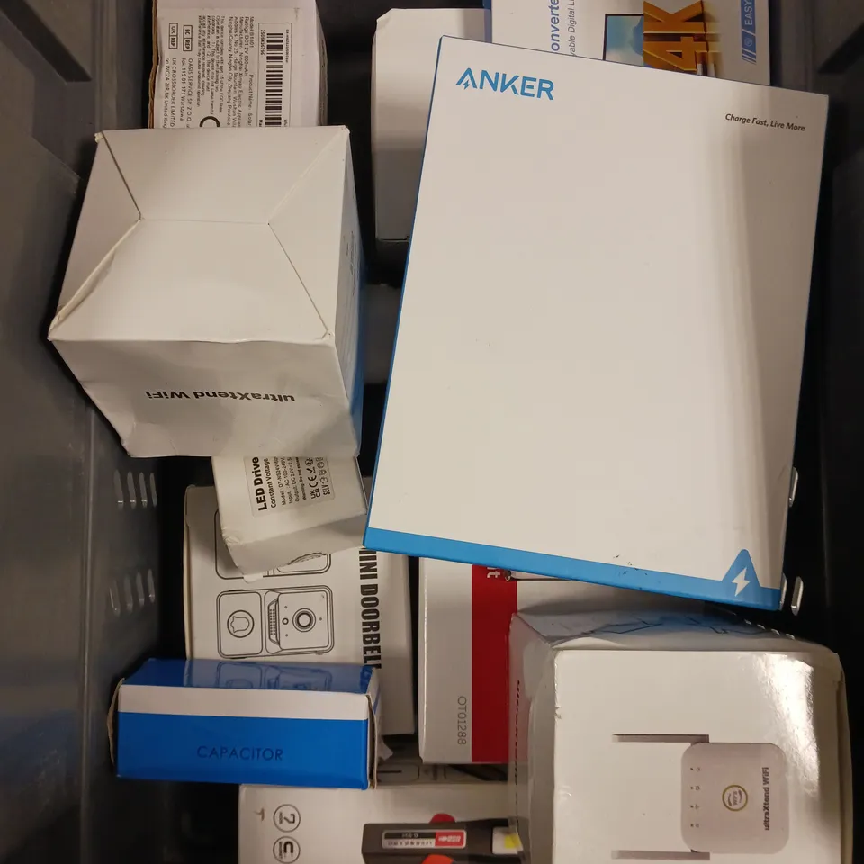 APPROXIMATELY 10 ASSORTED ELECTRICAL PRODUCTS TO INCLUDE WORKS LED LAMP, MINI DOORBELL, SOLAR SECURITY LIGHT ETC 