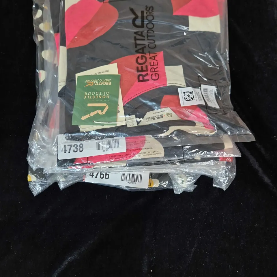 LOT OF 10 ASSORTED REGATTA CLOTHING ITEMS.