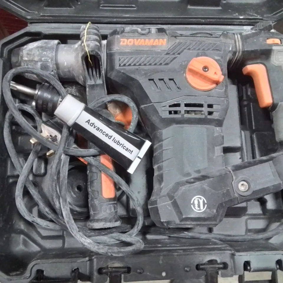 PALLET CONTAINING VARIOUS ASSORTED BOXED HOUSEHOLD ITEMS TO INCLUDE: DOVAMAN STS DRILL, PET CRATE, UNDER DESK STEPPING MACHINE, COFFEE MAKER, VAX SPOTLESS DUO VAC AND LOTS MORE UNMARKED BOXED ITEMS 