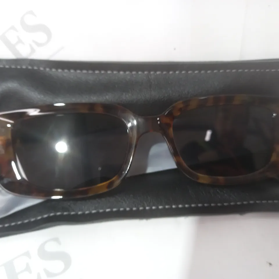 BOXED SQUARE SUNGLASSES IN TORTOISE SHELL