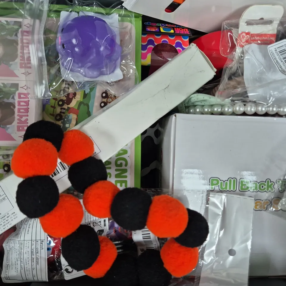 APPROXIMATELY 10 ASSORTED TOYS AND GAMES TO INCLUDE FINELINERS, TOY ROBOT, ETC