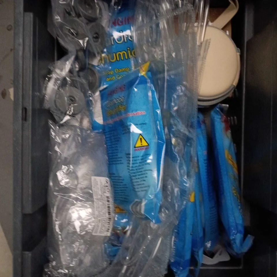 APPROXIMATELY 15 ASSORTED HOUSEHOLD ITEMS TO INCLUDE LED ROPE LIGHT, WARDROBE DEHUMIDIFIERS AND CLEAR PLASTIC BAGS