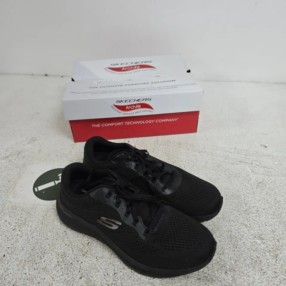 SKECHERS ARCH FIT WOMEN'S RUNNING SHOES – BLACK, UK 7 (US 10)