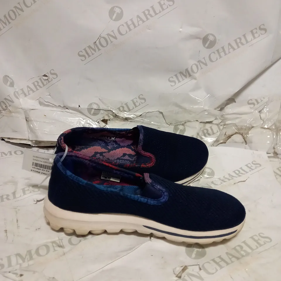 SKECHERS ORIGINAL GO WALK SLIP ON TRAINER - SIZE 5.5 UK