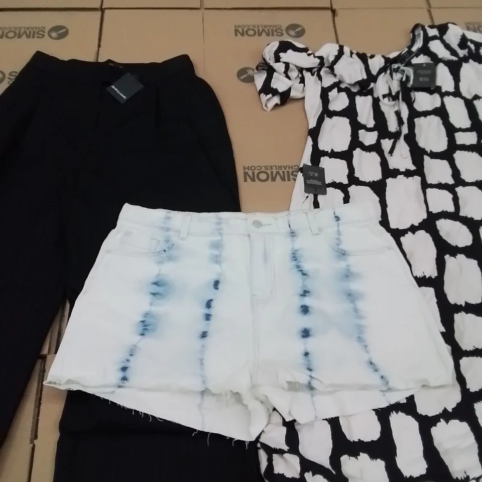 PALLET OF BRAND NEW WOMENS QUALITY DESIGNER CLOTHES APPROXIMATELY 120 TO INCLUDE; JD WILLIAMS PANTS, DENIM SHORTS, DRESSES ETC