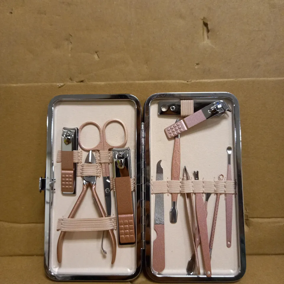MANICURE SET & NAIL CLIPPER SET