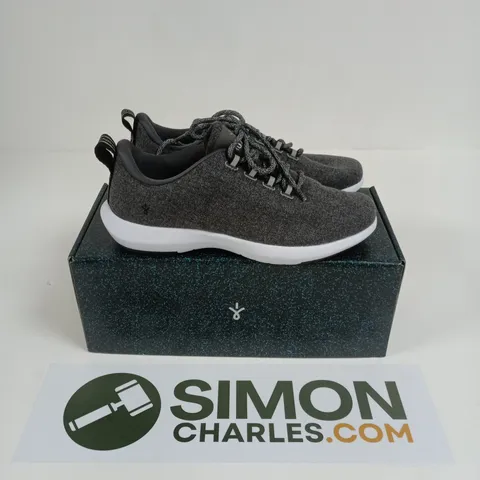 BOXED PAIR OF EMU AUSTRALIA BARKLY 2.0 TRAINERS IN DARK GREY - SIZE 9