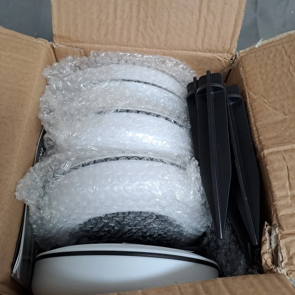 SET OF 4 BELL + HOWELL OUTDOOR STAKE SOLAR LIGHTS 8813