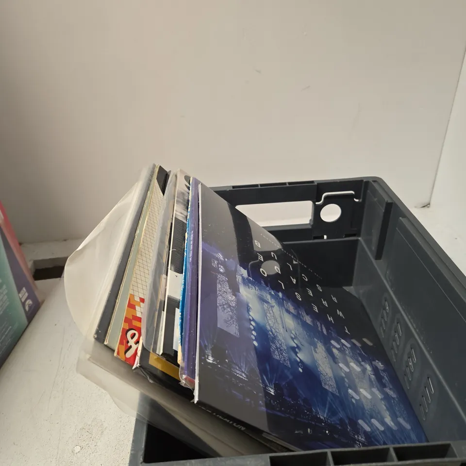 APPROXIMATELY 12 ASSORTED VINYL LPS INCLUDING THE BEAT CLUB , BIG DADDY KANE AND THE REAL THING