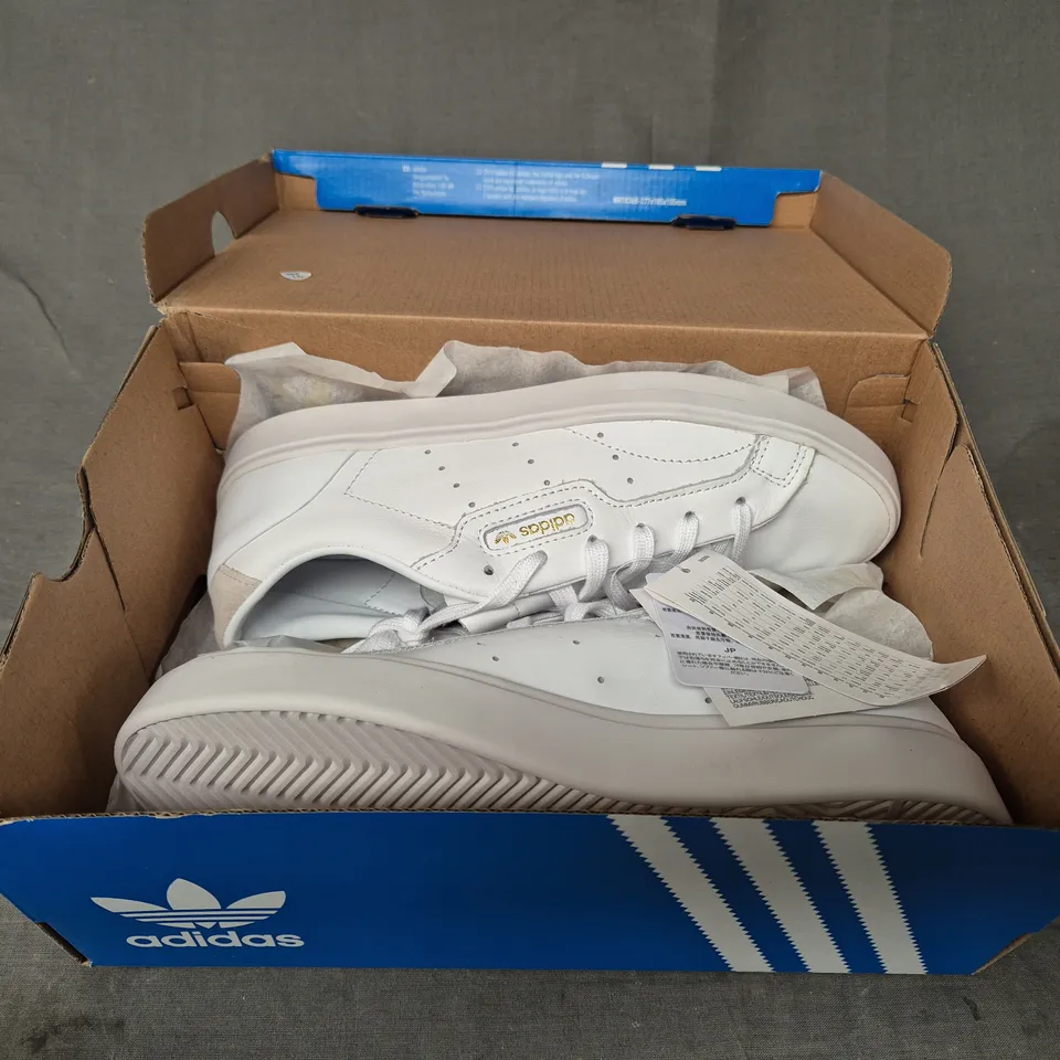 BRAND NEW BOXED PAIR OF ADIDAS WOMEN'S SLEEK SHOES IN WHITE UK SIZE 5.5