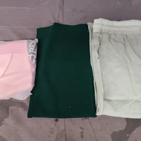 APPROXIMATELY 20 ASSORTED CLOTHING AND FASHION PRODUCTS IN VARIOUS STYLES AND SIZES - COLLECTION ONLY