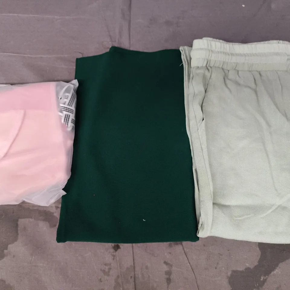 APPROXIMATELY 20 ASSORTED CLOTHING AND FASHION PRODUCTS IN VARIOUS STYLES AND SIZES - COLLECTION ONLY