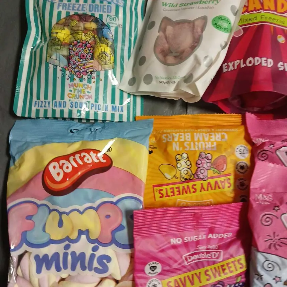 LOT OF 14 ASSORTED PACKS OF SWEETS TO INCLUDE CANDY KITTENS AND EXPLODED SWEETS