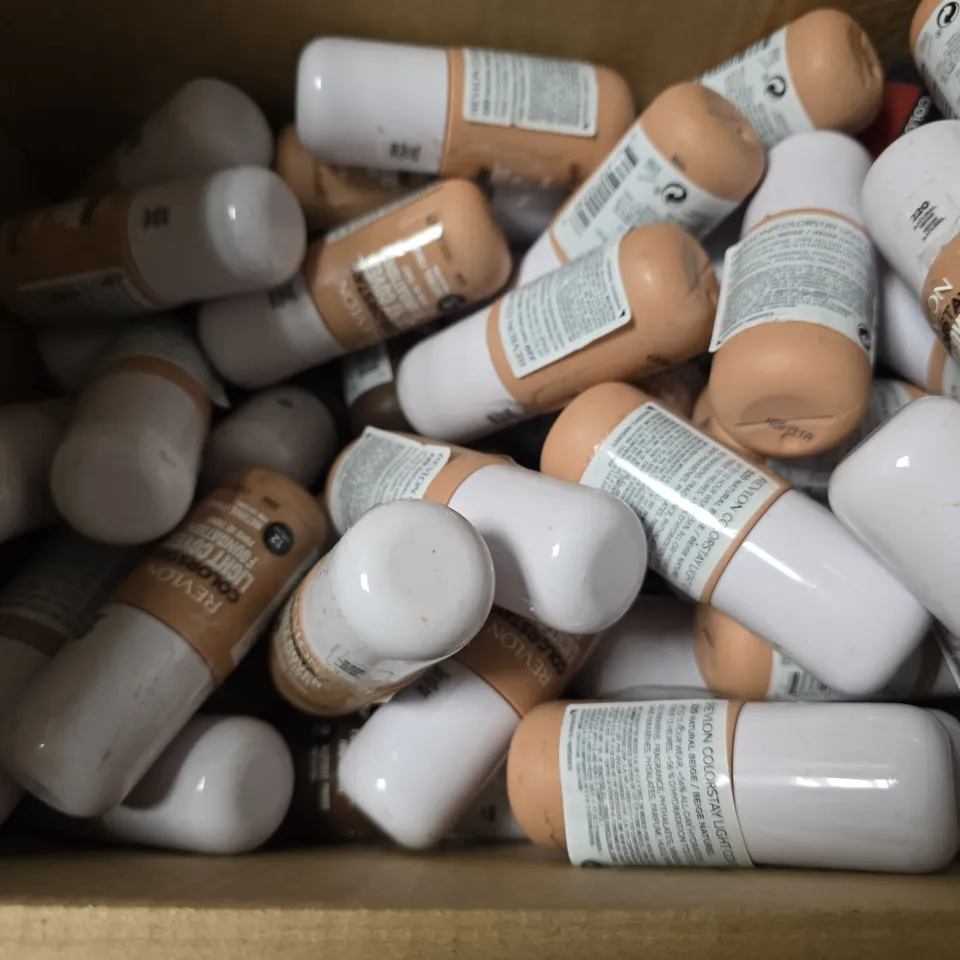 BOX OF APPROXIMATELY 20 ASSORTED HEALTH & BEAUTY ITEMS TO INCLUDE -REVLON COLOUR STAY 220 FOUNDATION , REVLON HYPER MATTE LIP MOUSSE , REVLON COLOUR STAY FOUNDATION 620 