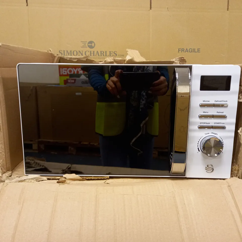 SWAN 700W WHITE SYMPHONY DIGITAL MICROWAVE 