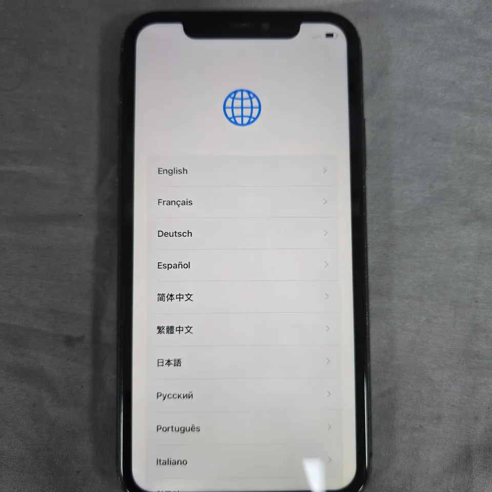 APPLE IPHONE 11 (64GB)