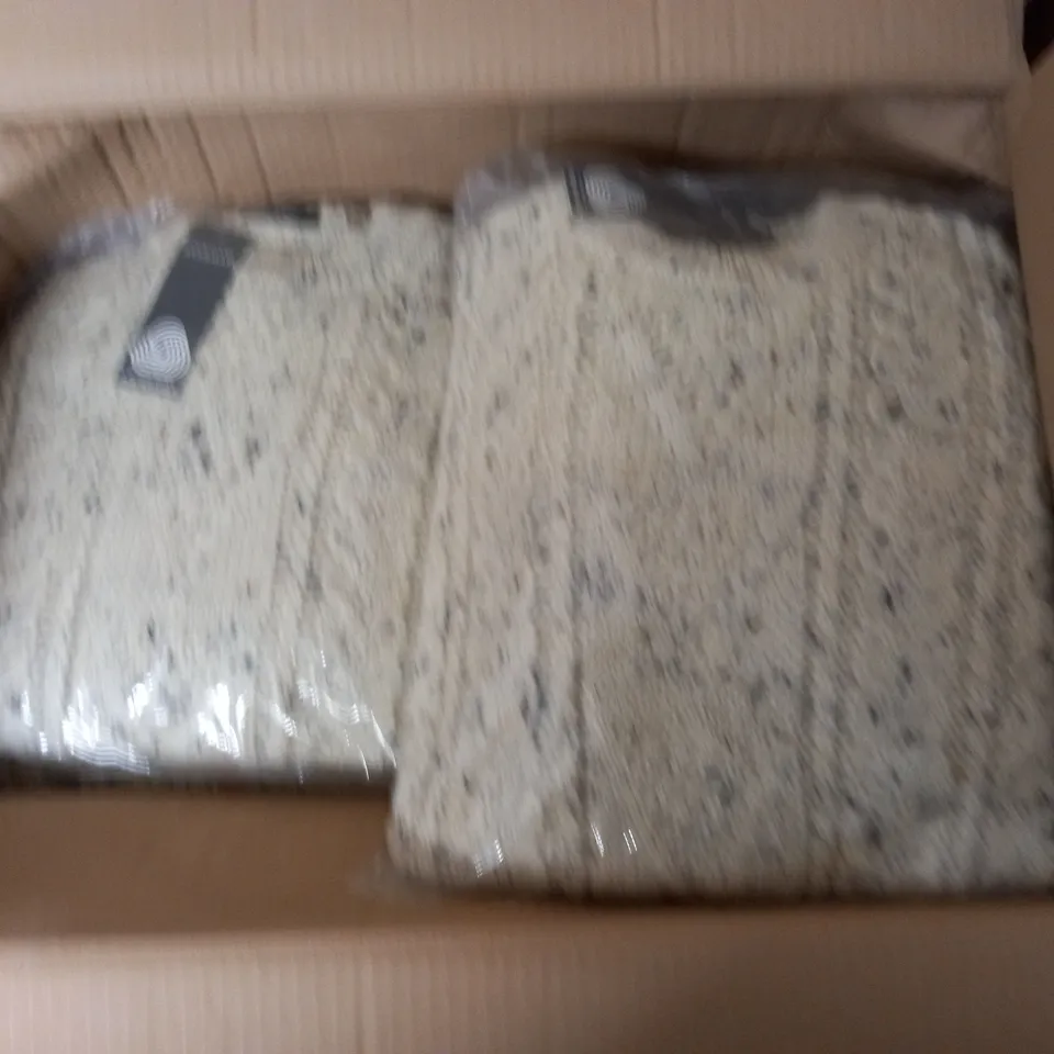 LOT OF APPROXIMATELY 10 AS NEW PURE NEW WOOL KNITTED CREW JUMPERS IN ECRU - ALL L