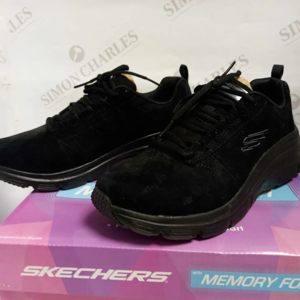SKECHERS FASHION FIT LACE UP TRAINERS BLACK - SIZE 7