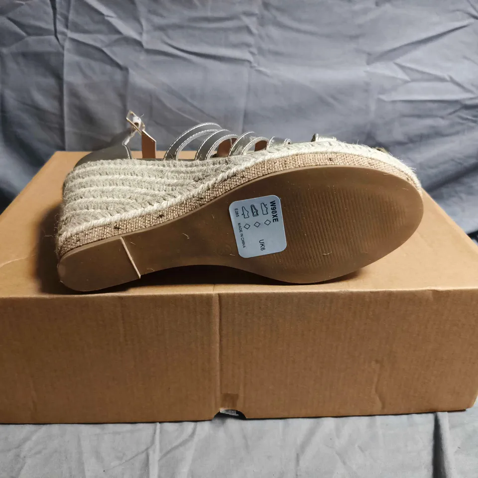 BOXED PAIR OF VERY WOMEN'S GOLD METALLIC STRAPPY WEDGE SANDALS – UK SIZE 5