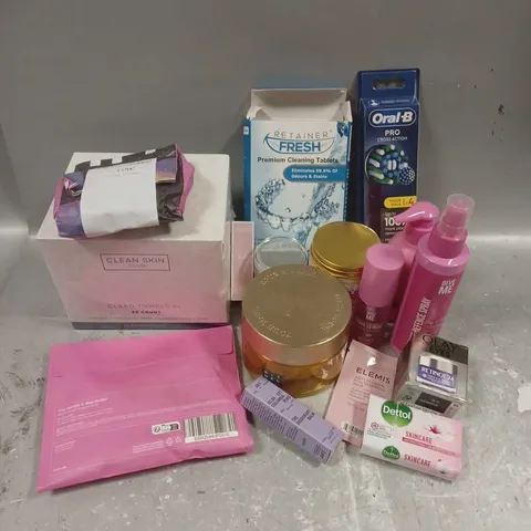 APPROXIMATELY 20 ASSORTED COSMETICS PRODUCTS TO INCLUDE - GIVE ME HEAT DEFENCE SPRAY - ESTRID RAZER HANDLE & WALL HOLDER - ORAL-B PRO BRUSH HEADS - ETC