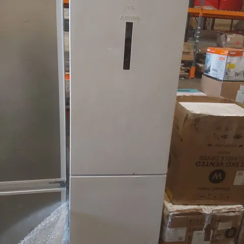 AEG RCB632E3MW - WHITE FREESTANDING 60/40 FROST FREE FRIDGE FREEZER - E ENERGY