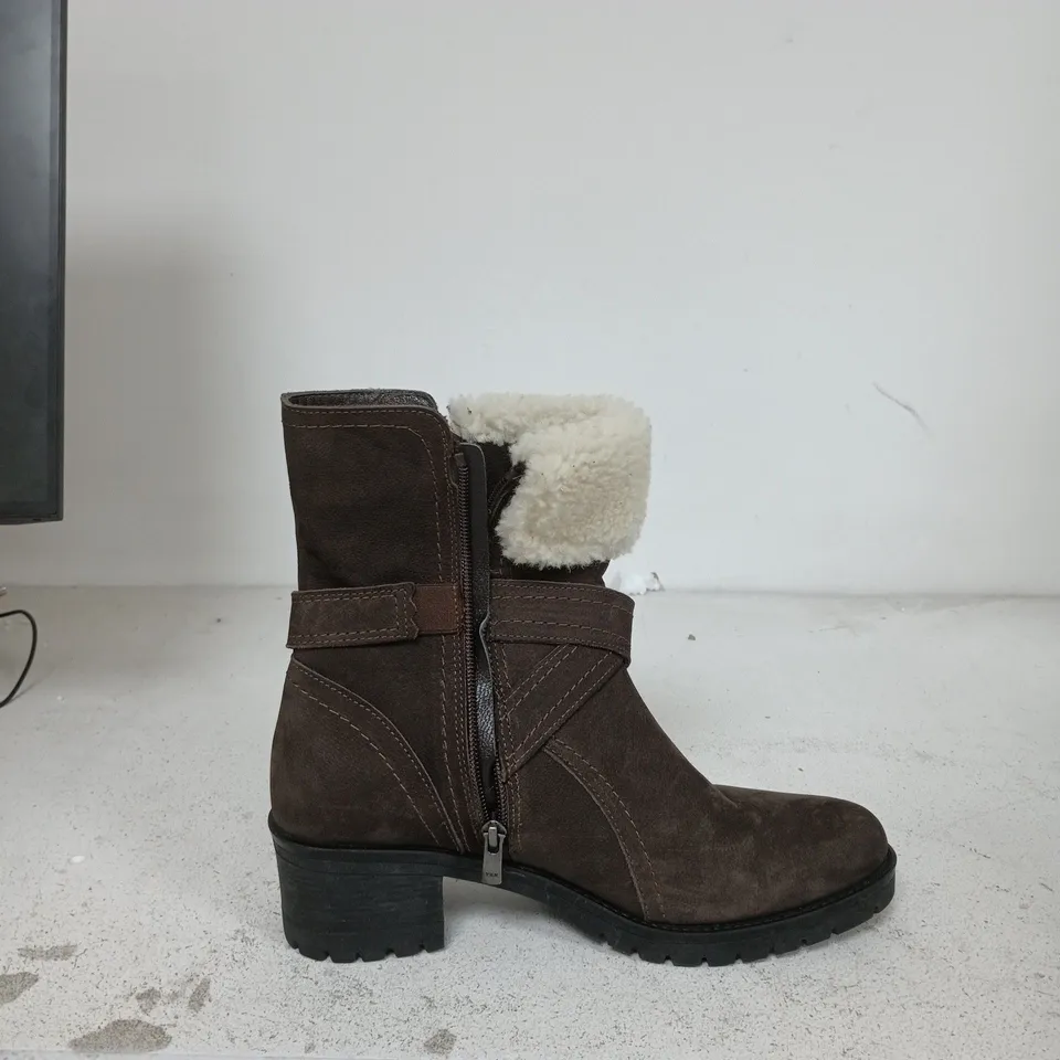 RUTH LANDSFORD WOMEN'S BROWN SUEDE BOOTS WITH SHEARLING LINING AND BUCKLE STRAPS