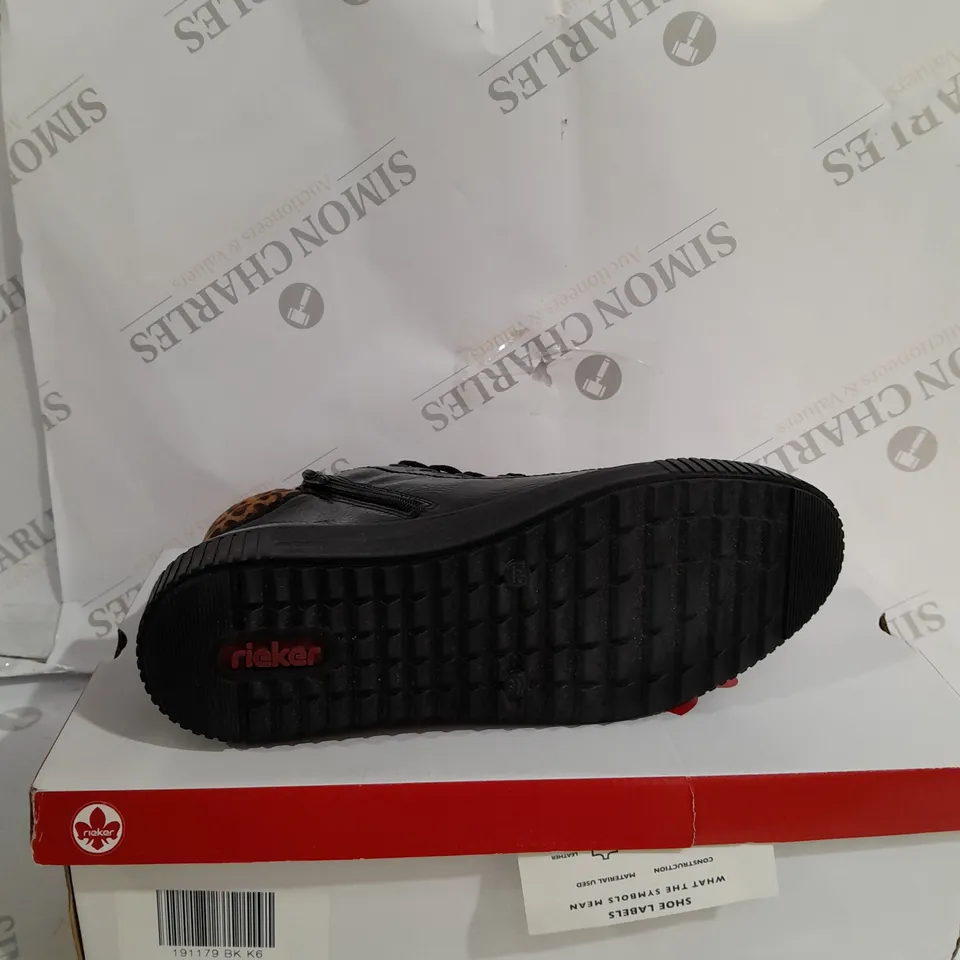 PAIR OF SKECHERS WINTER ON THE GO FAUX FUR TRIM BOOTS, BLACK - SIZE 5