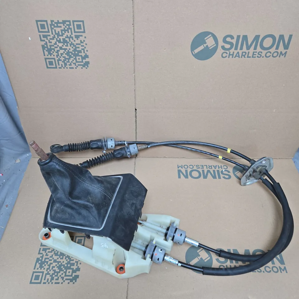 VEHICLE GEAR SHIFT LEVER MECHANISM - MODEL UNSPECIFIED 