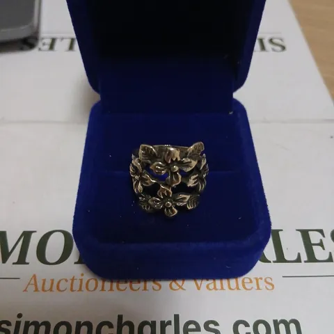 FLORAL MOTIF RING IN SILVER-TONE METAL