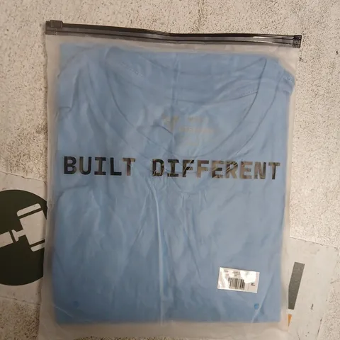 BAGGED BUILT DIFFERENT CREW T-SHIRT IN OCEAN BLUE SIZE XL