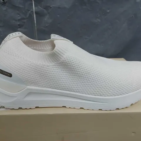 BOXED ELLESPORT FITTED SLIP ON TRAINERS IN WHITE - SIZE 7