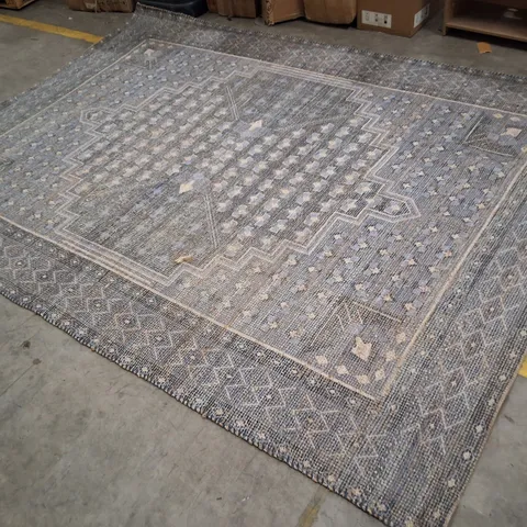 BLUE-GREY GEOMETRIC PATTERN RUG APPROXIMATELY 240Γ330CM