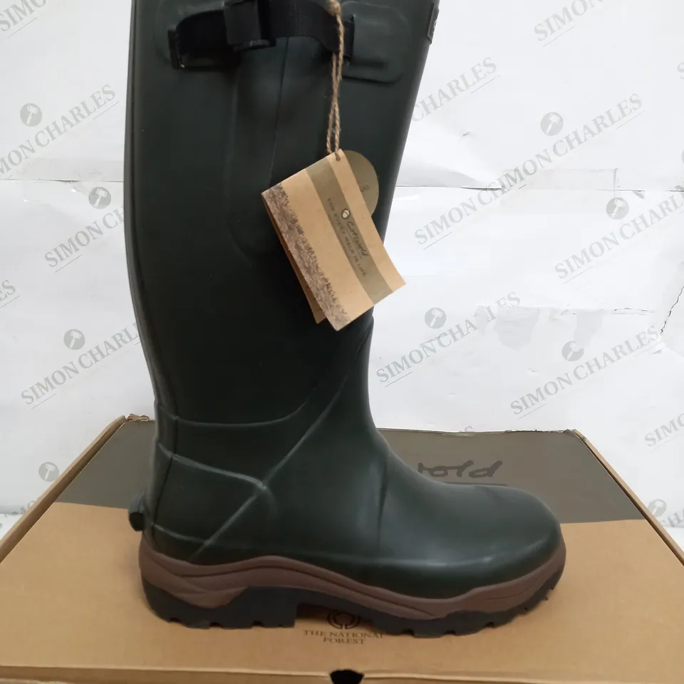 BOXED PAIR OF COTS WORLD COMPASS DARK GREEN WELLIES - UK 11