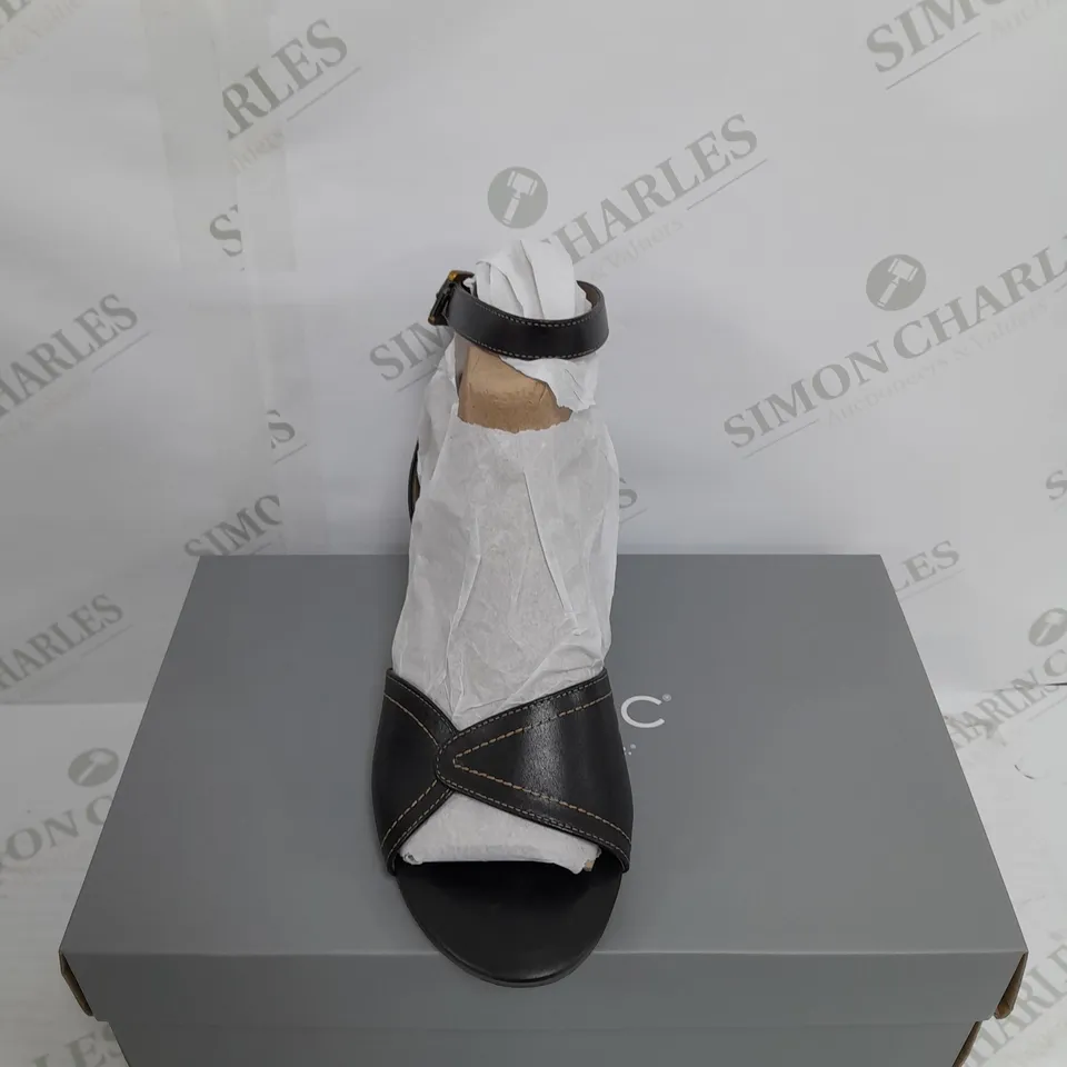 BOXED PAIR OF VIONIC BLACK BLOCK HEELS SIZE UNSPECIFIED 
