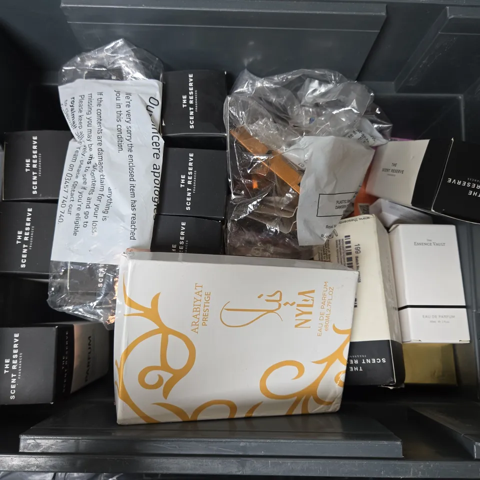 APPROXIMATELY 18 ASSORTED FRAGRANCES TO INCLUDE THE SCENT RESERVE PARFUM, TERESSA TRESONI EXTRAIT DE PARFUM, ARABIYAT PRESTIGE NYLA EAU DE PARFUM, ETC
