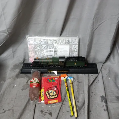 APPROXIMATELY 20 ASSORTED ITEMS OF TOYS AND GAMES INCLUDING SUPER MARIO KEY RINGS, 1936 GWR MODEL TRAIN AND CHILDREN LEARN BY LETTERS GAME