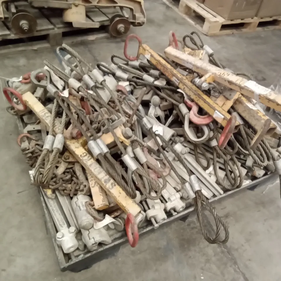 PALLET OF ASSORTED TRACKSIDE ITEMS INCLUDING LU SPEC FASTCLIP DROPPER CHAIN, UIC33 U69 CHECK RAIL CLAMP(CAMLOK), 4 WAY SLEEPER BEAM, BOWTHORPE CLAMP BODY 9 TO 24.5MM, BOWTHORPE 2 LEG WIRE ROPE SLING