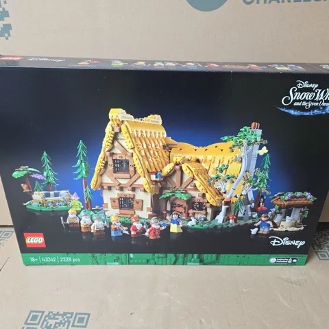 LEGO DISNEY SNOW WHITE AND THE SEVEN DWARFS’ COTTAGE 43242