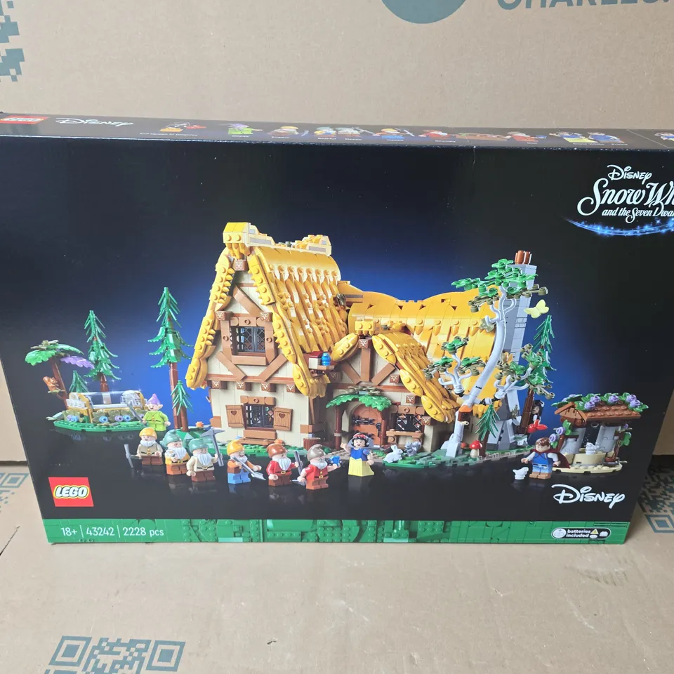 LEGO DISNEY SNOW WHITE AND THE SEVEN DWARFS’ COTTAGE 43242