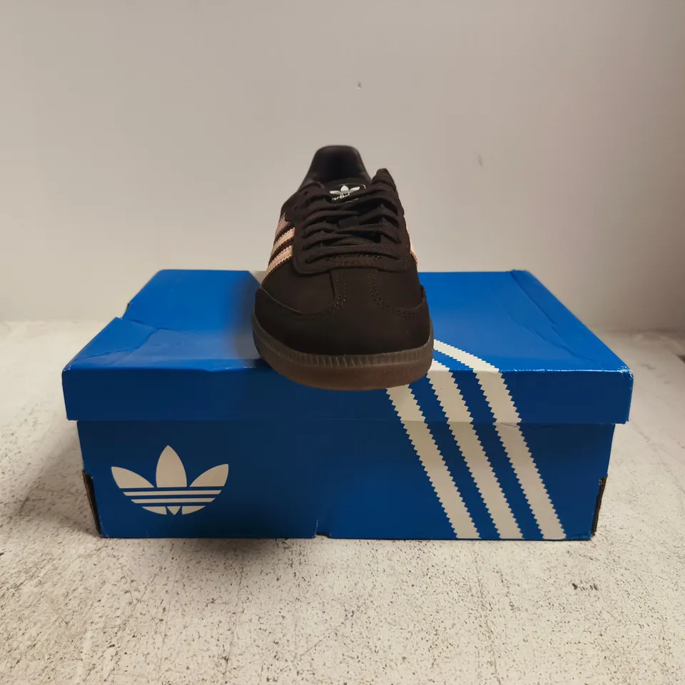 BOXED PAIR OF ADIDAS SAMBA TRAINERS IN BROWN/DUSTY PALE PINK SIZE UK 6