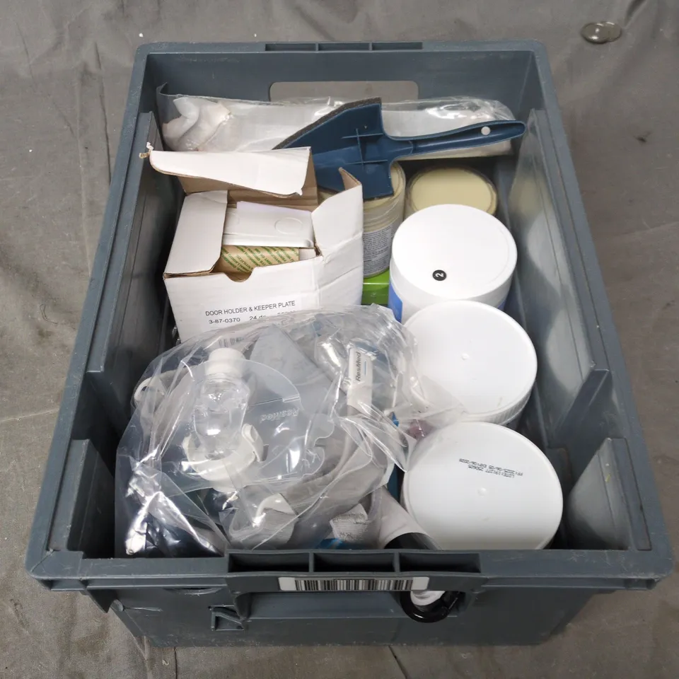 TOTE OF APPROXIMATELY 12 ASSORTED ITEMS TO INCLUDE: DARK LIMEWASH EFFECT UNDERCOAT 