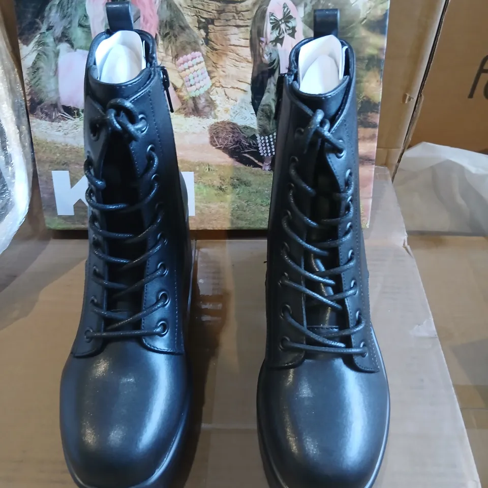 KOI GIN PLATFORM MILITARY BOOTS – BLACK, ND26BLKPU4 SIZE 4