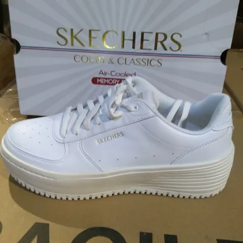 BOXED SKETCHERS COURT AND CLASSICS AIR COOLED WHITE SIZE 7